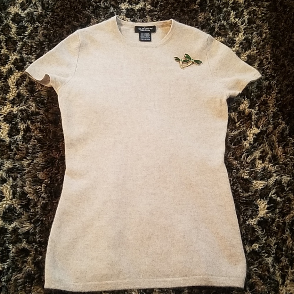 100% CASHMERE CREAM COLORED SWEATER size XS